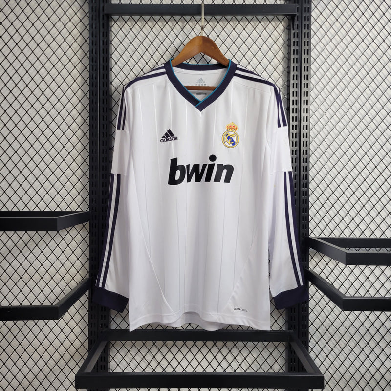camisa-manga-longa-comprida-real-madrid-madri-home-titular-1-2012-13-adidas-bwin-retro-vintage-masculina-masculino-branca-branco-azul-cr7-cristiano-ronaldo-higuain-kaka-di-maria-xabi-alonso-ozil-sergio-ramos-marcelo-khedira-modric-casemiro-morata
