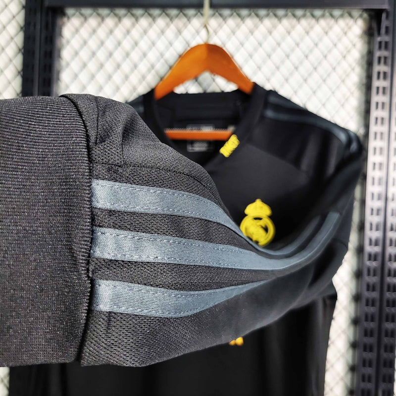 camisa-manga-longa-comprida-third-3-terceira-madrid-2023-24-adidas-emirates-fly-better-torcedor-masculina-masculino-preto-preta-dourado-dourada-dorado-dorada-vini-jr-mbappe-rodrygo-modric-bellingham-endrick-valverde-carvajal-lucas-vasquez