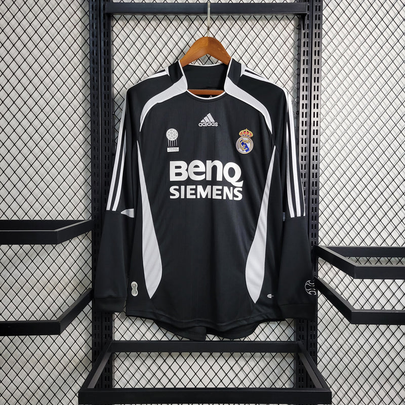 camisa-manga-longa-real-madrid-madri-home-titular-1-2006-07-adidas-retro-masculina-benq-siemens-branca-branco-cinza-preto-preta-cr7-ronaldo-beckham-robinho-roberto-carlos-raul