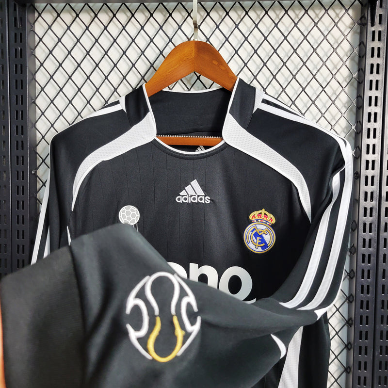 camisa-manga-longa-real-madrid-madri-home-titular-1-2006-07-adidas-retro-masculina-benq-siemens-branca-branco-cinza-preto-preta-cr7-ronaldo-beckham-robinho-roberto-carlos-raul