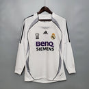 camisa-manga-longa-real-madrid-madri-home-titular-1-2006-07-adidas-retro-masculina-benq-siemens-branca-branco-roxa-roxo-cinza-cr7-beckham-robinho-roberto-carlos-raul