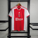 camisa-masculina-adidas-ajax-home-titular-1-2023-24-torcedor-vermelha-vermelho-branco-branca-amsterdam-ziggo
