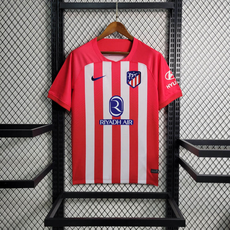 camisa-masculina-atletico-madrid-madri-2023-24-nike-home-titular-1-torcedor-branco-branca-vermelha-vermelho-riyadh-air-grizmann
