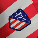 camisa-masculina-atletico-madrid-madri-2023-24-nike-home-titular-1-torcedor-branco-branca-vermelha-vermelho-riyadh-air-grizmann
