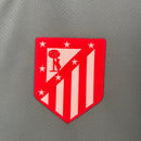 camisa-masculina-atletico-madrid-madri-2024-25-nike-away-reserva-2-torcedor-cinza-vermelha-vermelho-riyadh-air-grizmann
