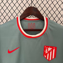 camisa-masculina-atletico-madrid-madri-2024-25-nike-away-reserva-2-torcedor-cinza-vermelha-vermelho-riyadh-air-grizmann
