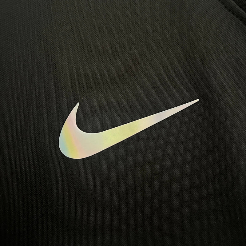 camisa-masculina-barcelona-barca-2023-24-nike-torcedor-preto-preta-prata-refletivel-balmain-paris-unicef-fcb-messi-neymar-suarez
