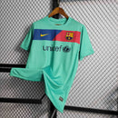 camisa-masculina-barcelona-barca-away-reserva-2-2010-11-nike-retro-vermelha-vermelho-azul-verde-unicef-fcb-messi-neymar-ronaldinho-dani-alves-puyol-pique-iniesta-xavi
