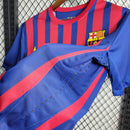 camisa-masculina-barcelona-barca-home-titular-1-2011-12-nike-retro-azul-vermelho-vermelha-amarela-amarelo-qatar-foundation-unicef-fcb-messi-ronaldinho-xavi-iniesta
