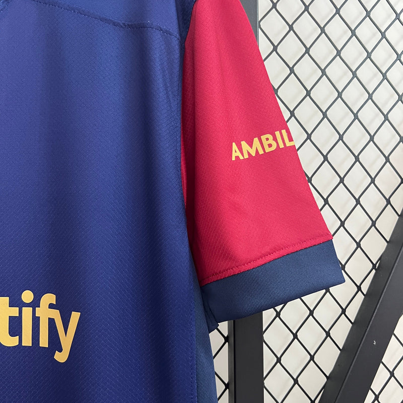 camisa-masculina-barcelona-barca-home-titular-1-2024-25-nike-torcedor-azul-vermelho-vermelha-spotify-fcb-messi-suarez-neymar