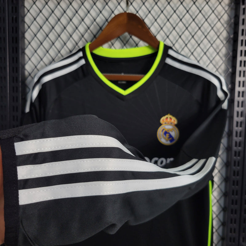 camisa-masculina-manga-longa-away-reserva-2-real-madrid-madri-2010-11-adidas-retro-verde-preto-preta-branco-branca-ronaldo-cr7-bwin-com