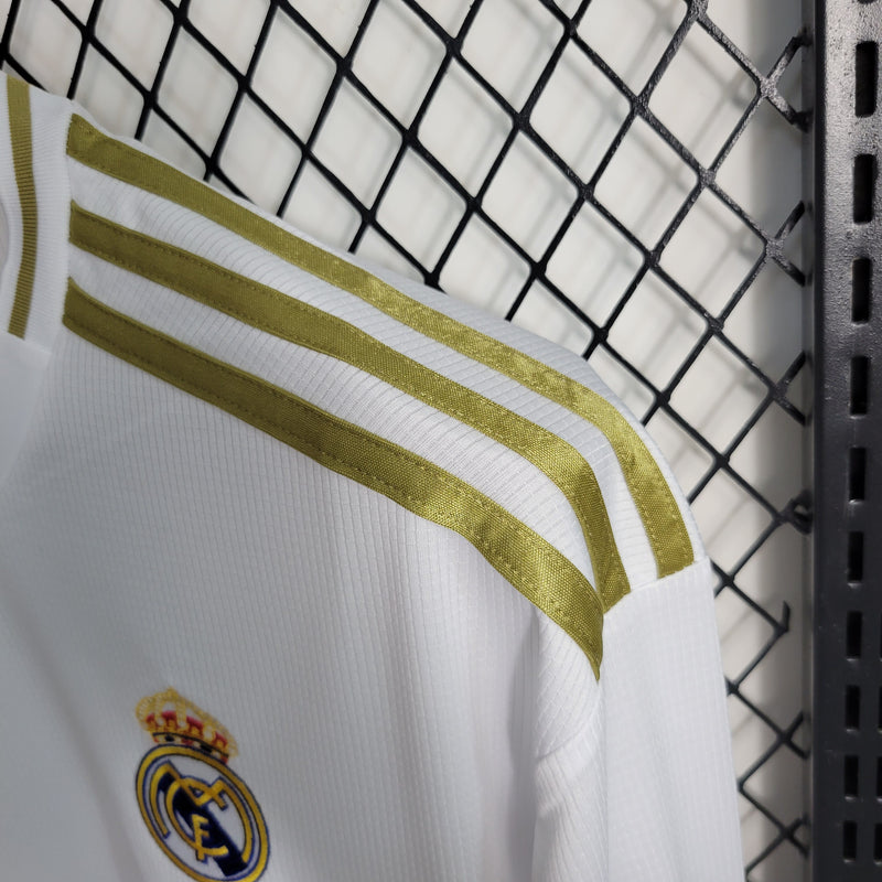 camisa-masculina-manga-longa-real-madrid-madri-home-titular-1-2019-20-adidas-retro-dourado-dourada-dorada-dorado-branca-branco-ronaldo-kroos-vini-jr-hazard-cr7-fly-emirates