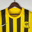 camisa-masculina-nike-al-Ittihad-home-titular-1-2023-24-torcedor-amarelo-amarela-preto-preta-arabia-saudita-benzema
