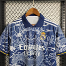 camisa-masculina-real-madrid-madri-2023-24-torcedor-azul-branco-branca-ronaldo-cr7-kroos-vini-jr-fly-emirates-dragao
