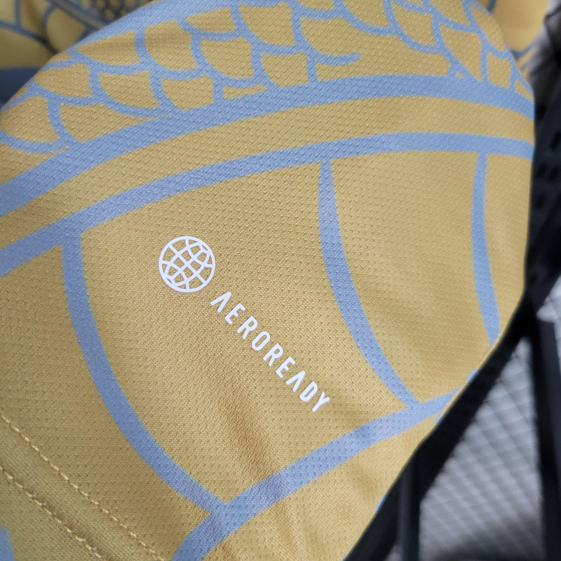 camisa-masculina-real-madrid-madri-2023-24-torcedor-caramelo-branco-branca-ronaldo-cr7-kroos-vini-jr-fly-emirates-dragao