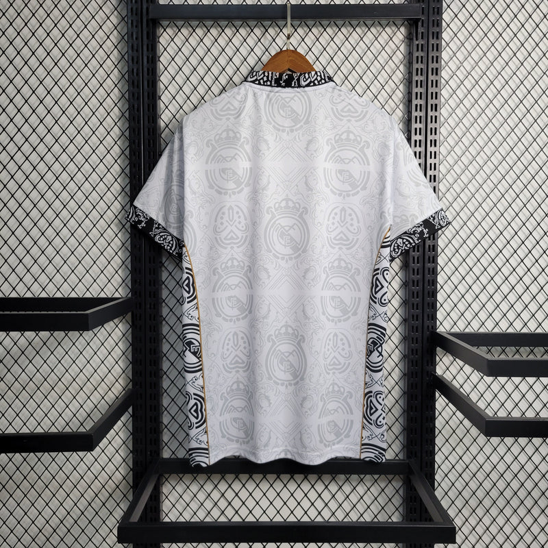 camisa-masculina-real-madrid-madri-2023-24-torcedor-preto-preta-branco-branca-ronaldo-cr7-kroos-vini-jr-fly-emirates