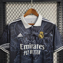 camisa-masculina-real-madrid-madri-2023-24-torcedor-preto-preta-branco-branca-ronaldo-cr7-kroos-vini-jr-fly-emirates-dragao