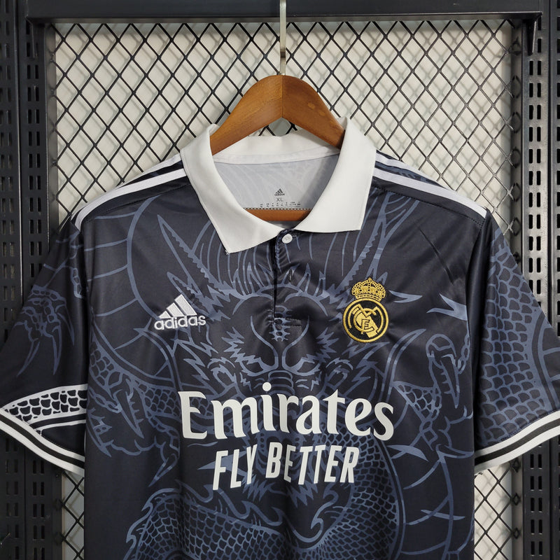 camisa-masculina-real-madrid-madri-2023-24-torcedor-preto-preta-branco-branca-ronaldo-cr7-kroos-vini-jr-fly-emirates-dragao