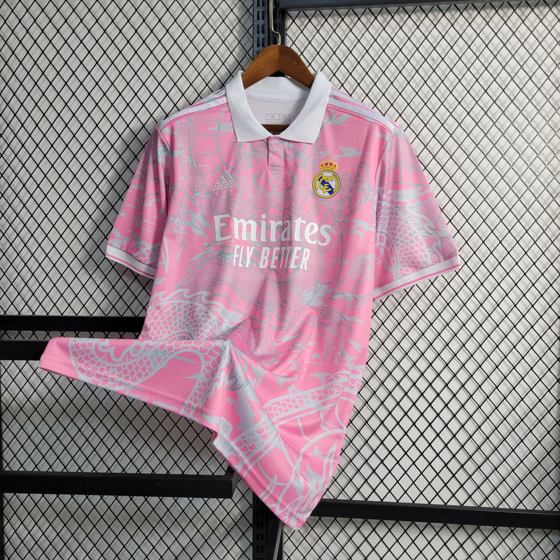 camisa-masculina-real-madrid-madri-2023-24-torcedor-rosa-branco-branca-ronaldo-cr7-kroos-vini-jr-fly-emirates-dragao