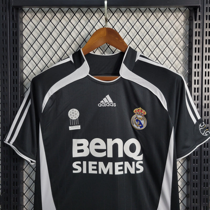 camisa-masculina-real-madrid-madri-away-reserva-2-2006-07-retro-branca-branco-preto-preta-ronaldo-cr7-benq-siemens