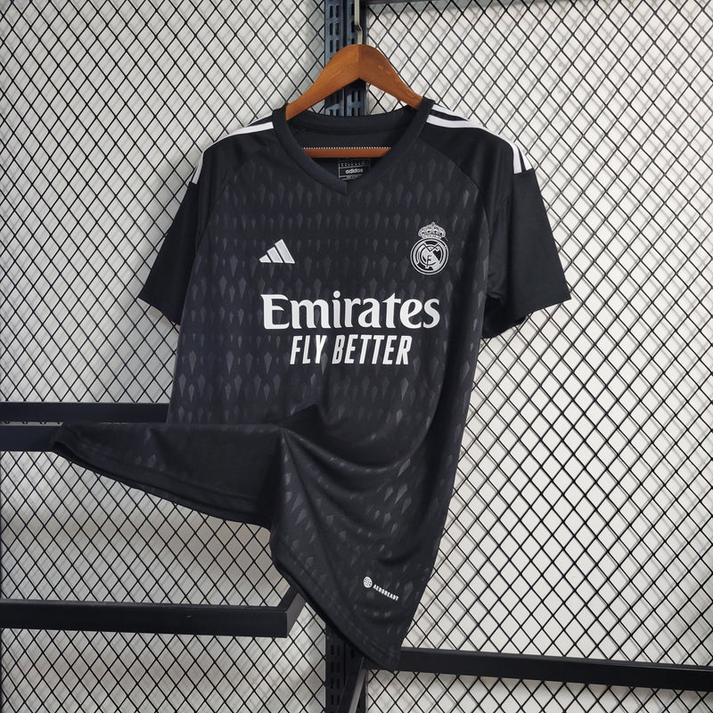 camisa-masculina-real-madrid-madri-goleiro-2023-24-adidas-torcedor-branco-branca-preta-preto-ronaldo-courtois-cr7-emirates-fly-better
