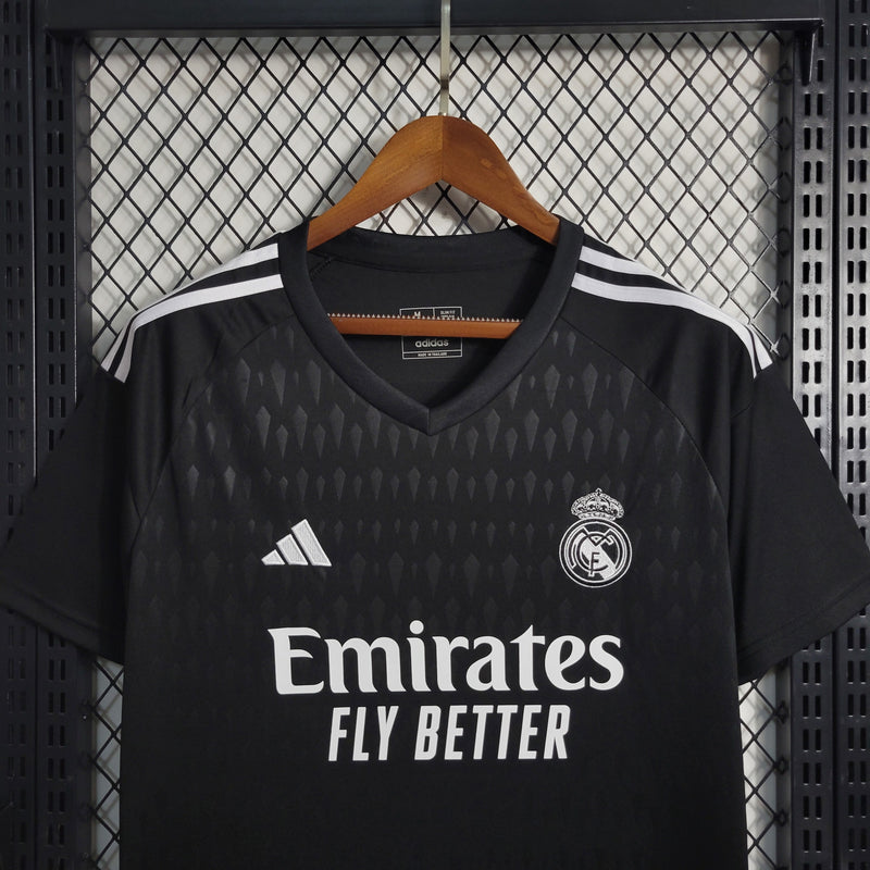 camisa-masculina-real-madrid-madri-goleiro-2023-24-adidas-torcedor-branco-branca-preta-preto-ronaldo-courtois-cr7-emirates-fly-better
