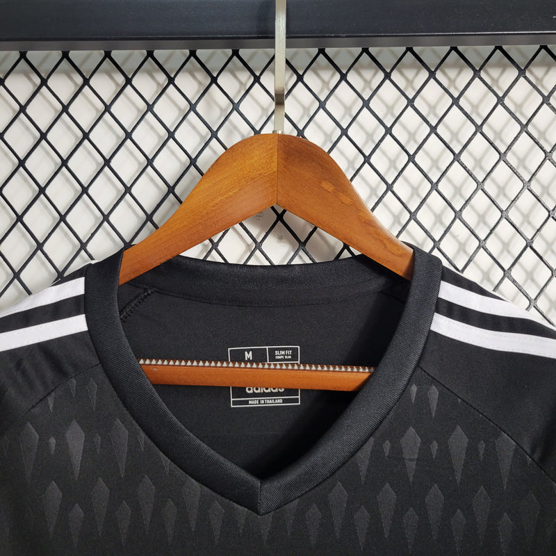 camisa-masculina-real-madrid-madri-goleiro-2023-24-adidas-torcedor-branco-branca-preta-preto-ronaldo-courtois-cr7-emirates-fly-better
