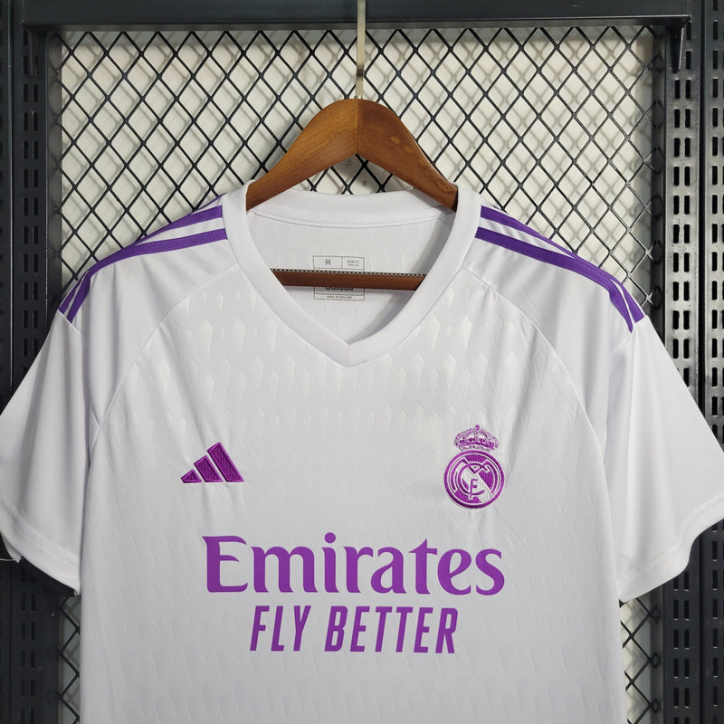 camisa-masculina-real-madrid-madri-goleiro-2023-24-adidas-torcedor-branco-branca-roxo-roxa-ronaldo-courtois-cr7-emirates-fly-better
