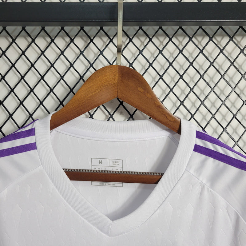 camisa-masculina-real-madrid-madri-goleiro-2023-24-adidas-torcedor-branco-branca-roxo-roxa-ronaldo-courtois-cr7-emirates-fly-better

