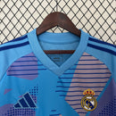 camisa-masculina-real-madrid-madri-goleiro-2024-25-adidas-torcedor-azul-ronaldo-courtois-cr7-emirates-fly-better
