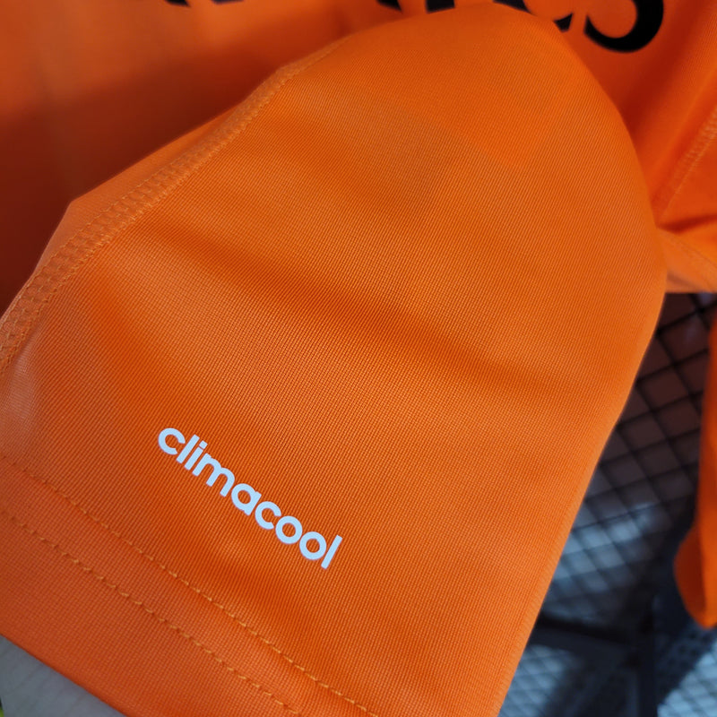 camisa-masculina-real-madrid-madri-third-3-terceira-2013-14-adidas-retro-laranja-preto-preta-ronaldo-cr7-fly-emirates