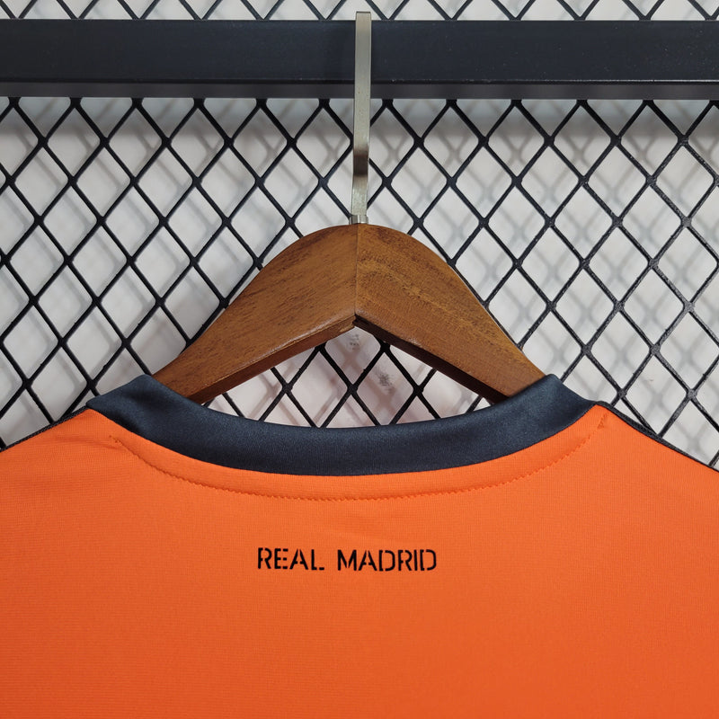 camisa-masculina-real-madrid-madri-third-3-terceira-2013-14-adidas-retro-laranja-preto-preta-ronaldo-cr7-fly-emirates