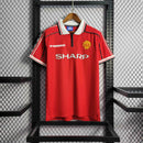 camisa-pronta-entrega-manchester-united-diabos-vermelhos-home-titular-1-1998-99-umbro-retro-masculina-masculino-sharp-premier-league-champions-vermelho-vermelha-preto-preta-giggs-beckham-scholes-keane-yorke-cole