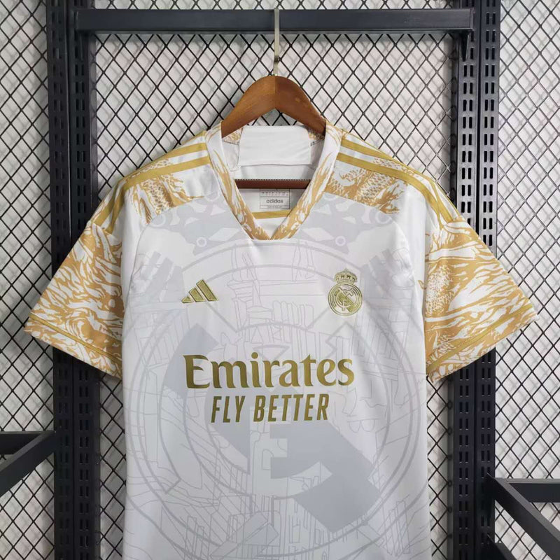 camisa-real-madrid-edicao-especial-2023-24-adidas-emirates-fly-better-torcedor-masculina-masculino-branca-branco-dourado-dourada-dorado-dorada-vini-jr-mbappe-rodrygo-modric-bellingham-endrick-valverde-camavinga-carvajal-lucas-vasquez