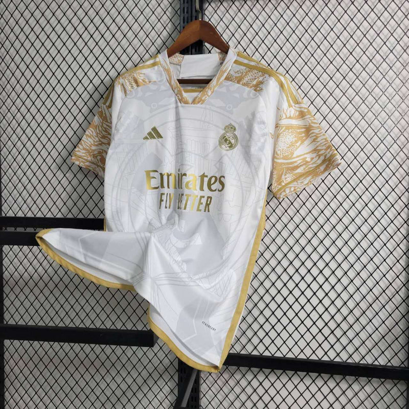 camisa-real-madrid-edicao-especial-2023-24-adidas-emirates-fly-better-torcedor-masculina-masculino-branca-branco-dourado-dourada-dorado-dorada-vini-jr-mbappe-rodrygo-modric-bellingham-endrick-valverde-camavinga-carvajal-lucas-vasquez
