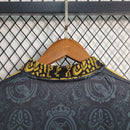 camisa-real-madrid-edicao-especial-2023-24-adidas-emirates-fly-better-torcedor-masculina-masculino-preto-preta-dourado-dourada-dorado-dorada-vini-jr-mbappe-rodrygo-modric-bellingham-endrick-valverde-camavinga-carvajal-lucas-vasquez