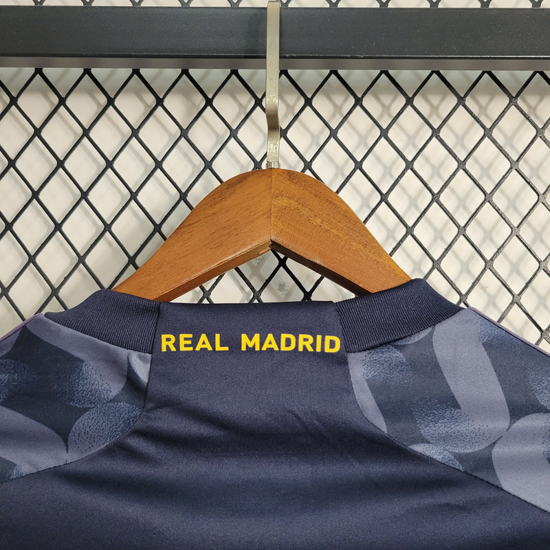 camisa-real-madrid-madri-away-2-reserva-2023-24-adidas-masculina-azul-laranja-torcedor-ronaldo-vini-jr-kroos-cr7-fly-emirates-better