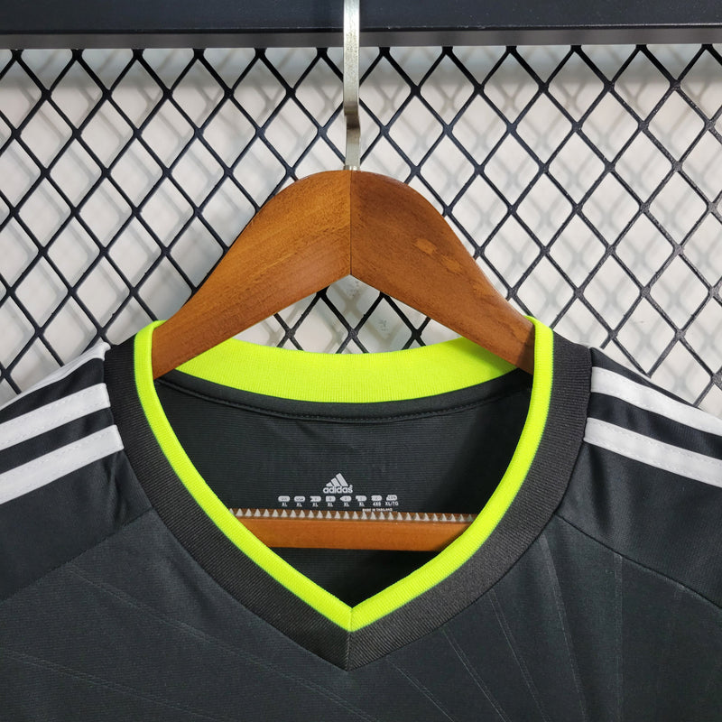 camisa-real-madrid-madri-away-reserva-2-2010-11-adidas-com-bwin-retro-vintage-masculina-masculino-preto-preta-verde-branca-branco-cr7-cristiano-ronaldo-benzema-higuain-kaka-di-maria-xabi-alonso-ozil-sergio-ramos-marcelo-khedira
