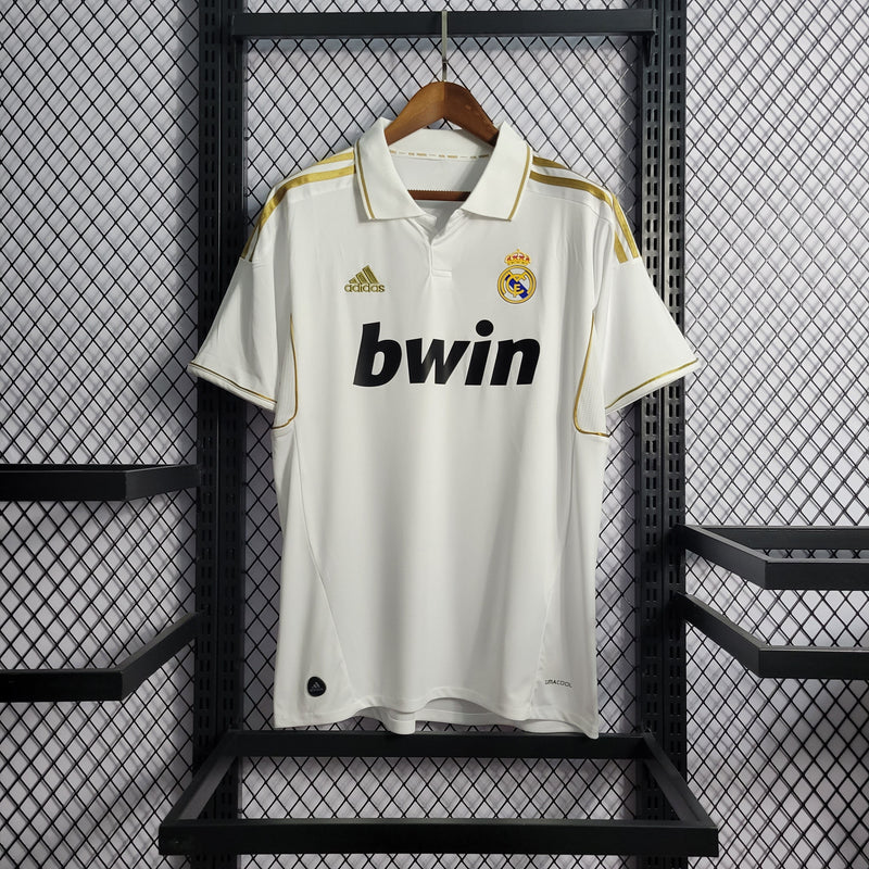 camisa-real-madrid-madri-home-titular-1-2011-12-adidas-bwin-retro-vintage-masculina-masculino-dourado-dourada-dorado-dorada-branca-branco-cr7-cristiano-ronaldo-higuain-kaka-di-maria-xabi-alonso-ozil-sergio-ramos-marcelo-khedira
camisa-real-madrid-madri-home-titular-1-2011-12-adidas-bwin-retro-vintage-masculina-masculino-dourado-dourada-dorado-dorada-branca-branco-cr7-cristiano-ronaldo-higuain-kaka-di-maria-xabi-alonso-ozil-sergio-ramos-marcelo-khedira

