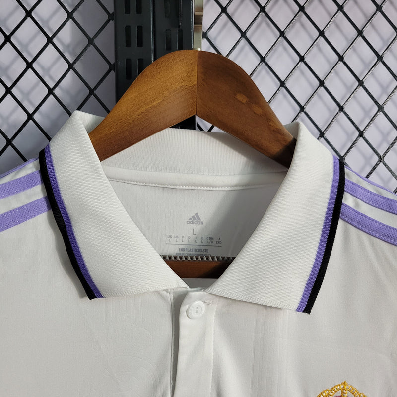 camisa-real-madrid-madri-home-titular-1-2022-23-adidas-emirates-fly-better-torcedor-masculina-branca-branco-lilas-cr7-vini-jr-kroos