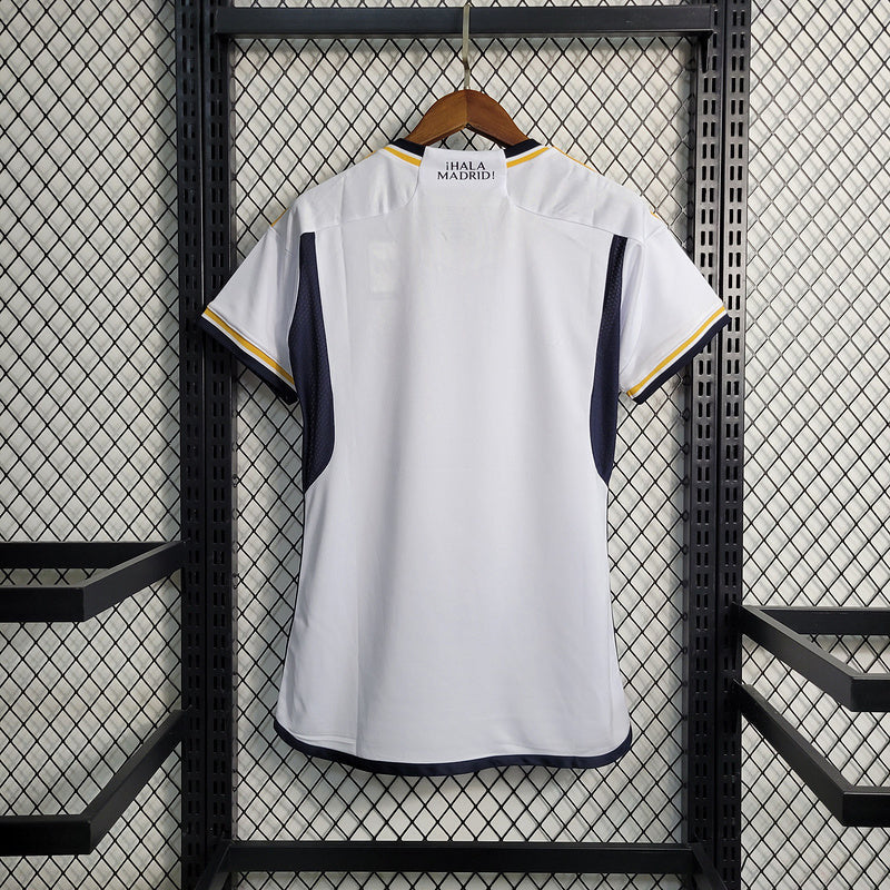 camisa-real-madrid-madri-home-titular-1-2023-24-adidas-emirates-fly-better-torcedor-feminina-branca-branco-azul-cr7-vini-jr-kroos