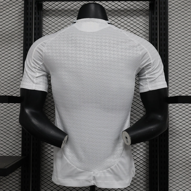 camisa-real-madrid-madri-home-titular-1-2024-25-adidas-jogador-emirates-fly-better-branca-branco-preto-preta-ronaldo-cr7-vini-jr-mbappe
