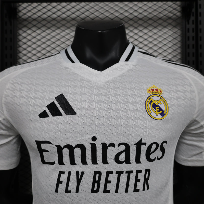 camisa-real-madrid-madri-home-titular-1-2024-25-adidas-jogador-emirates-fly-better-branca-branco-preto-preta-ronaldo-cr7-vini-jr-mbappe
