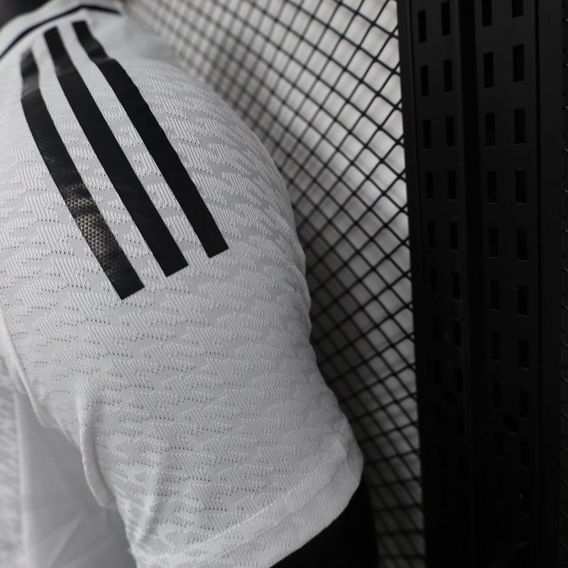 camisa-real-madrid-madri-home-titular-1-2024-25-adidas-jogador-emirates-fly-better-branca-branco-preto-preta-ronaldo-cr7-vini-jr-mbappe
