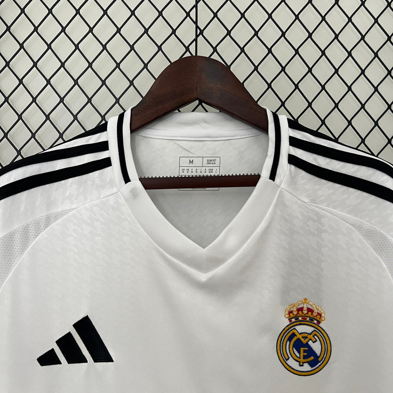 camisa-real-madrid-madri-home-titular-1-2024-25-adidas-torcedor-emirates-fly-better-branca-branco-preto-preta-ronaldo-cr7-vini-jr-mbappe
