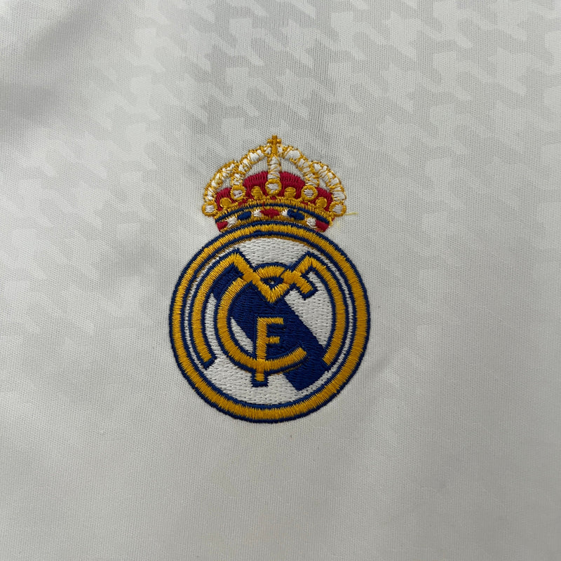 camisa-real-madrid-madri-home-titular-1-2024-25-adidas-torcedor-emirates-fly-better-branca-branco-preto-preta-ronaldo-cr7-vini-jr-mbappe
