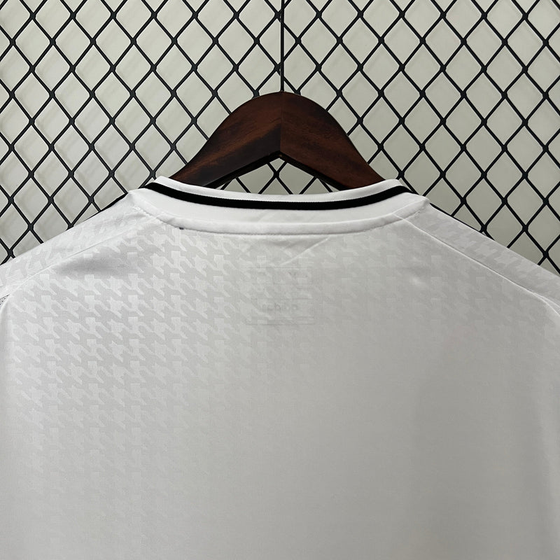 camisa-real-madrid-madri-home-titular-1-2024-25-adidas-torcedor-emirates-fly-better-branca-branco-preto-preta-ronaldo-cr7-vini-jr-mbappe
