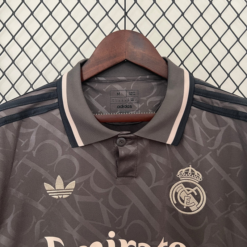 camisa-real-madrid-madri-third-3-terceira-torcedor-masculina-adidas-2024-25-cinza-preto-preta-cr7-ronaldo-vini-jr-mbappe-emirates-fly-better