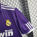 camisa-real-madrid-madri-third-terceira-3-2010-11-adidas-com-bwin-retro-vintage-masculina-masculino-roxa-roxo-branca-branco-cr7-cristiano-ronaldo-benzema-higuain-kaka-di-maria-xabi-alonso-ozil-sergio-ramos-marcelo-khedira
