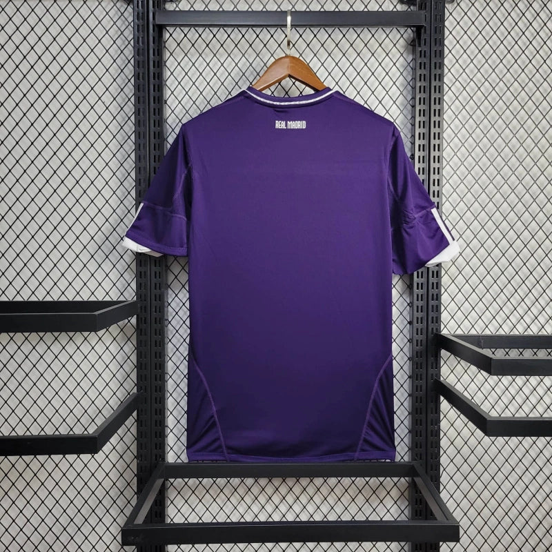 camisa-real-madrid-madri-third-terceira-3-2010-11-adidas-com-bwin-retro-vintage-masculina-masculino-roxa-roxo-branca-branco-cr7-cristiano-ronaldo-benzema-higuain-kaka-di-maria-xabi-alonso-ozil-sergio-ramos-marcelo-khedira
